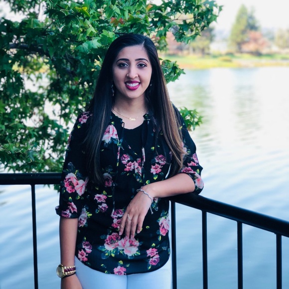 Meet your Posher, Sana - Picture 1 of 2